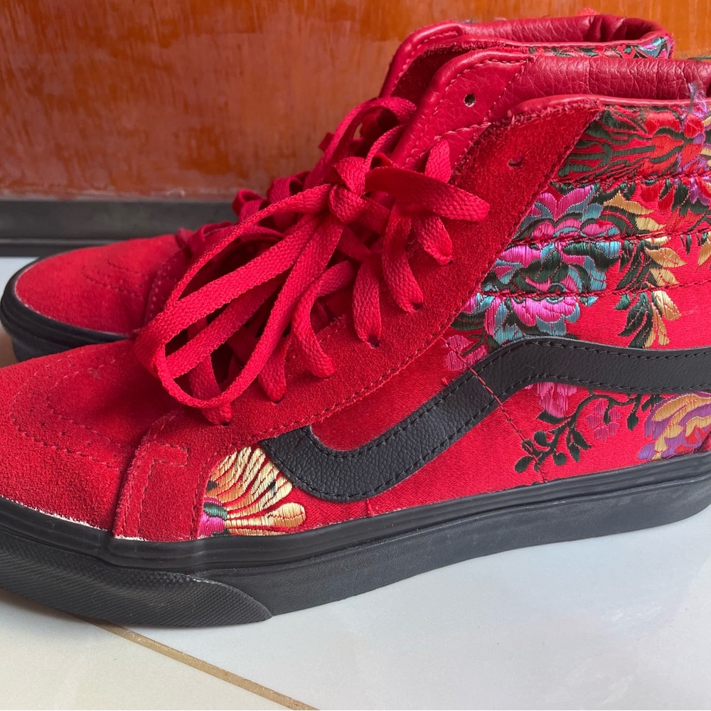 Vans Red Floral High-Top Sneakers Womens 8.5
